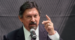 Mineros piden que Napo solicite licencia como legislador hasta concluir pleito por 55 millones de dólares