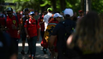 En Imola, como en Constitución: un tren demorado y explicaciones nulas para llegar a tiempo a alentar a Franco Colapinto en su regreso a la F1
