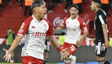 Partidazo en Parque Patricios: Huracán sufrió hasta el final, le ganó 3-2 a Riestra y enfrentará a Rosario Central en cuartos de final