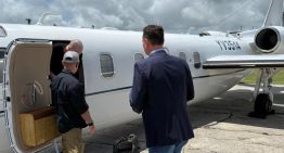 Polémica por viaje de Ric Grenell a Venezuela para recoger un detenido estadounidense