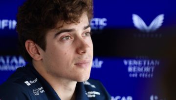 Franco Colapinto y una nueva imagen para el Gran Premio de Barcelona: qué cambios hubo en el auto y el traje del piloto