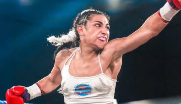 Nazarena «Capricho» Romero dejó todo, pero no pudo con la vehemente Mayelli Flores Rosquero y se quedó sin título mundial supergallo de la AMB