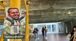 En FOTOS: la UCV amanece con protesta creativa contra el ministro Ricardo Sánchez este #13May