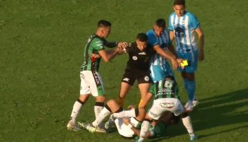 Escalofriante lesión del capitán de Nueva Chicago, Stefano Callegari, contra Gimnasia de Jujuy en la Primera Nacional