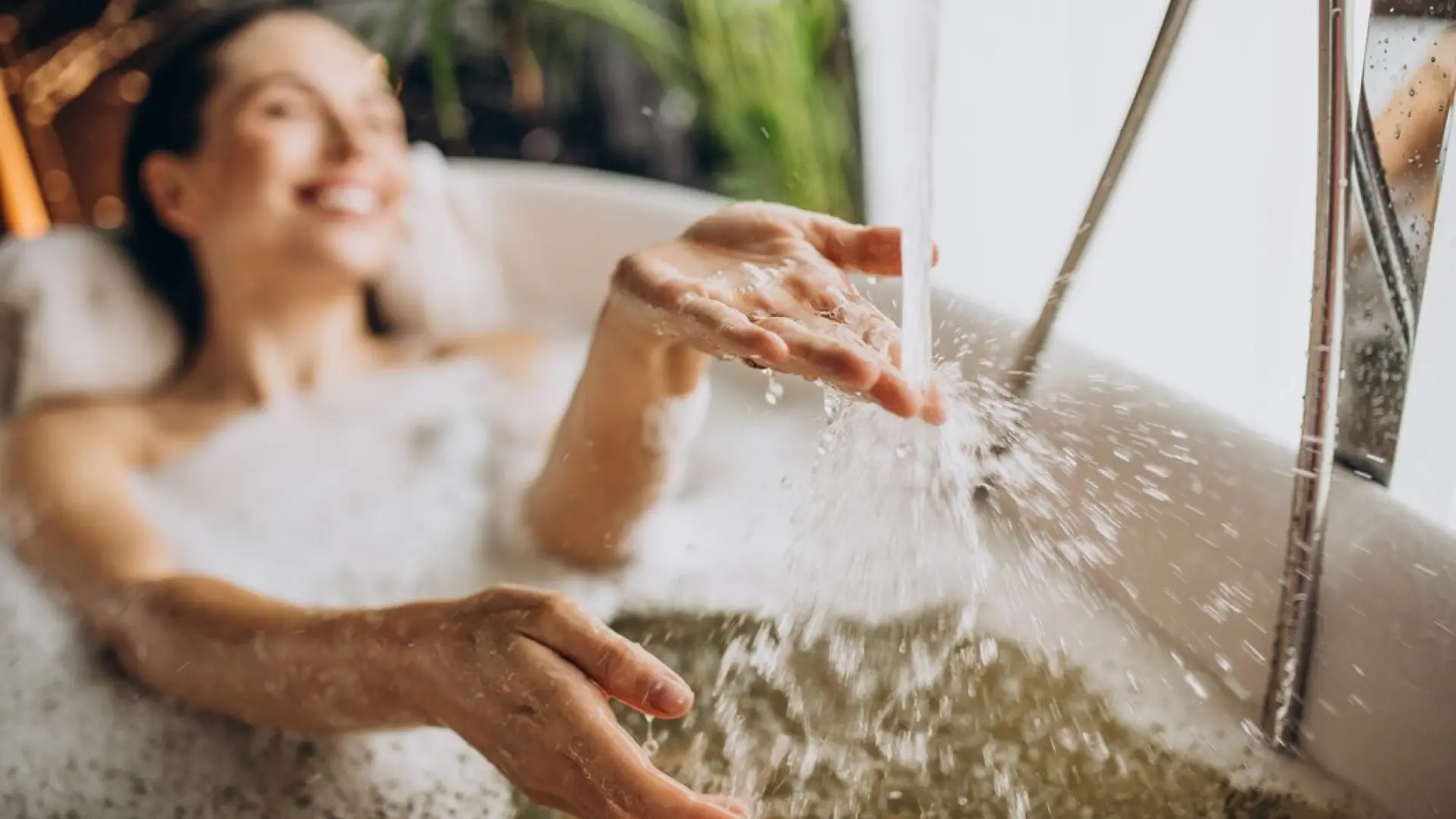 A qué hora, durante cuánto tiempo y a qué temperatura debes tomarte el baño perfecto, según la ciencia