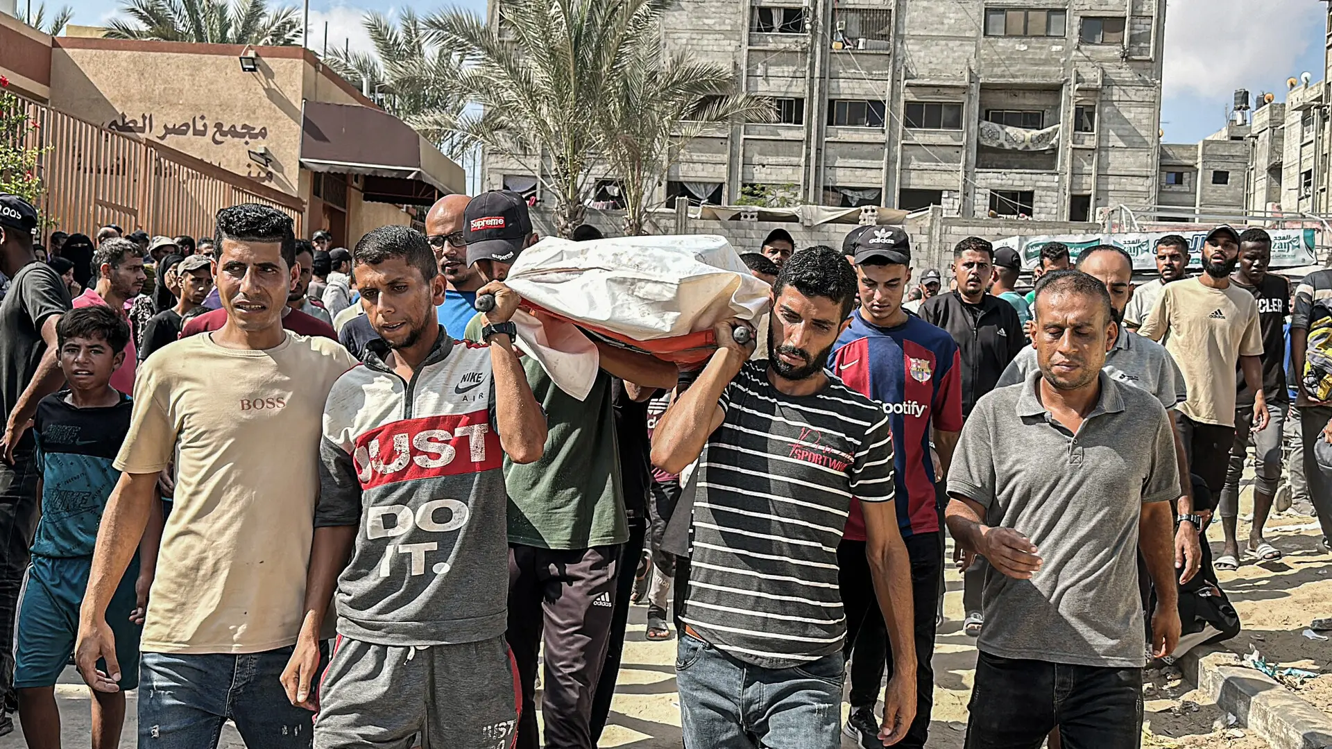 Israel ataca el Hospital Nasser de Jan Yunis, en el sur de Gaza, matando a un fotoperiodista