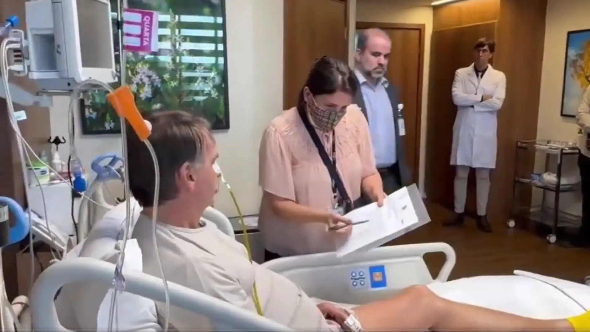Bolsonaro sale de cuidados intensivos casi tres semanas después de su ingreso