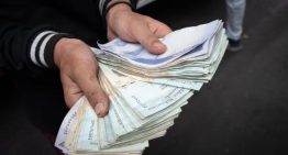 Más del 80% de los pagos en Venezuela se hace en bolívares, según Asdrúbal Oliveros
