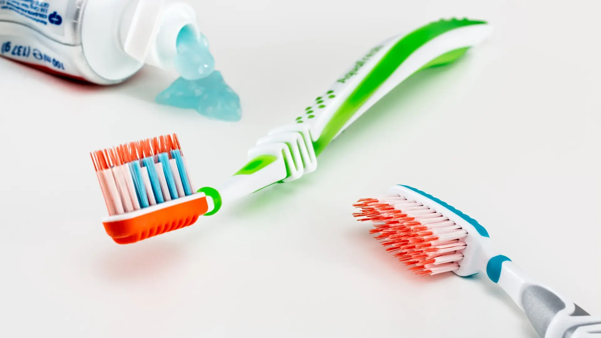 La razón por la que deberías cambiar el cepillo de dientes después de un resfriado: "Es difícil desinfectarlo"