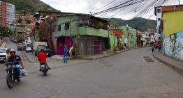 Las calles de La Vega se caen a pedazos y el chavismo ni se asoma (Fotos y Videos)