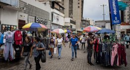 Inflación, devaluación y desaceleración: el cóctel amargo para el comercio venezolano