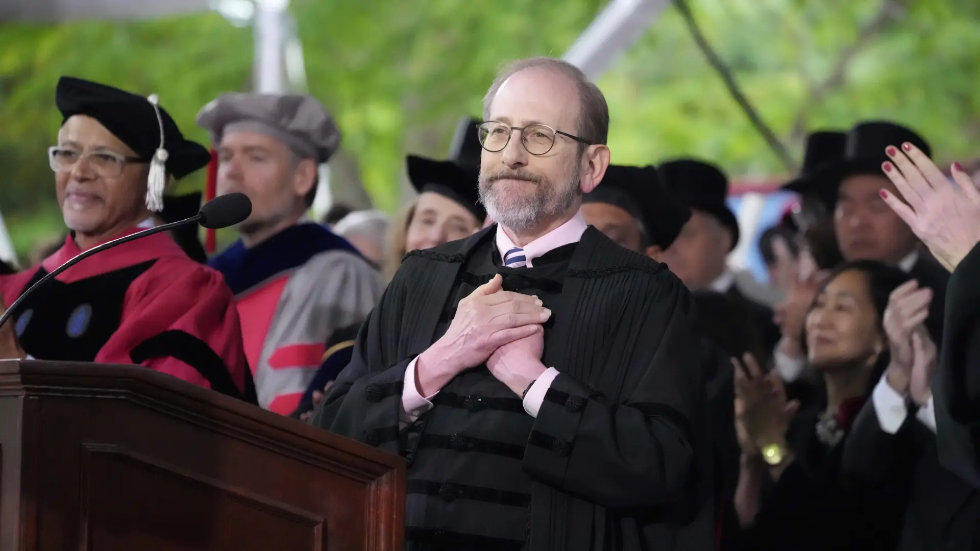 El presidente de Harvard 'responde' a Trump en un discurso: "Bienvenidos los estudiantes de todo el mundo, como debe ser"