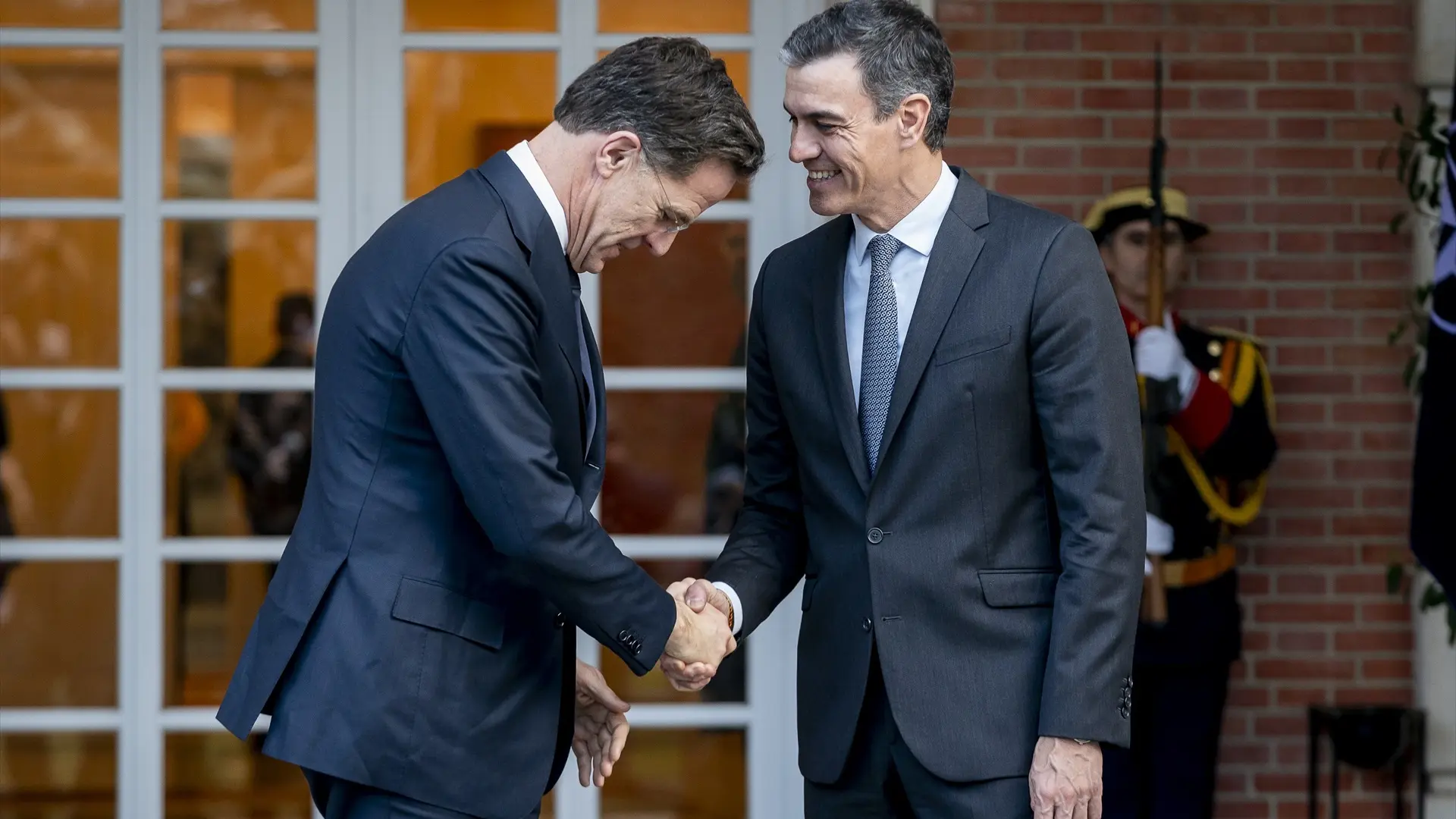 Rutte aprieta a Sánchez y da por hecho que España llegará al 5% de gasto en defensa: "Sin duda"