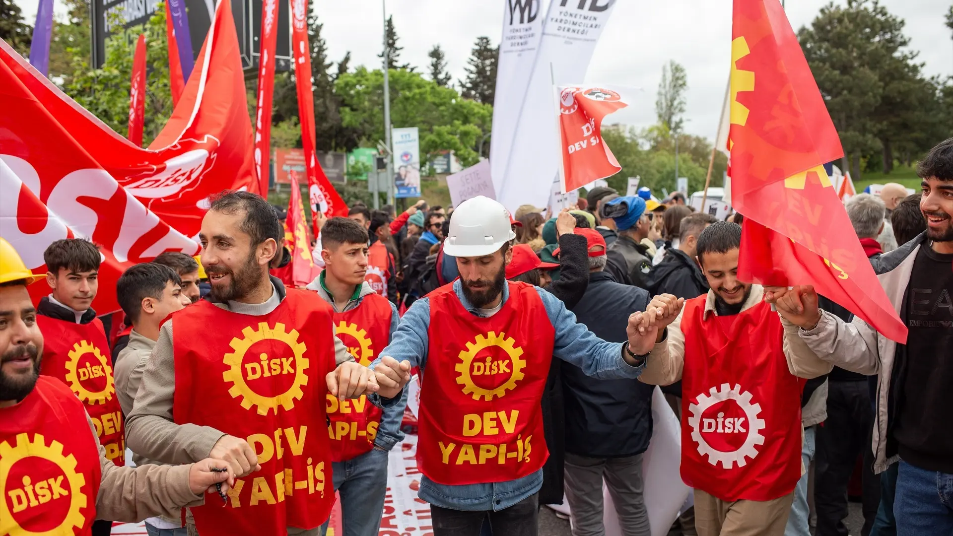 La Policía turca detiene a más de 400 personas en Estambul por participar en protestas no autorizadas
