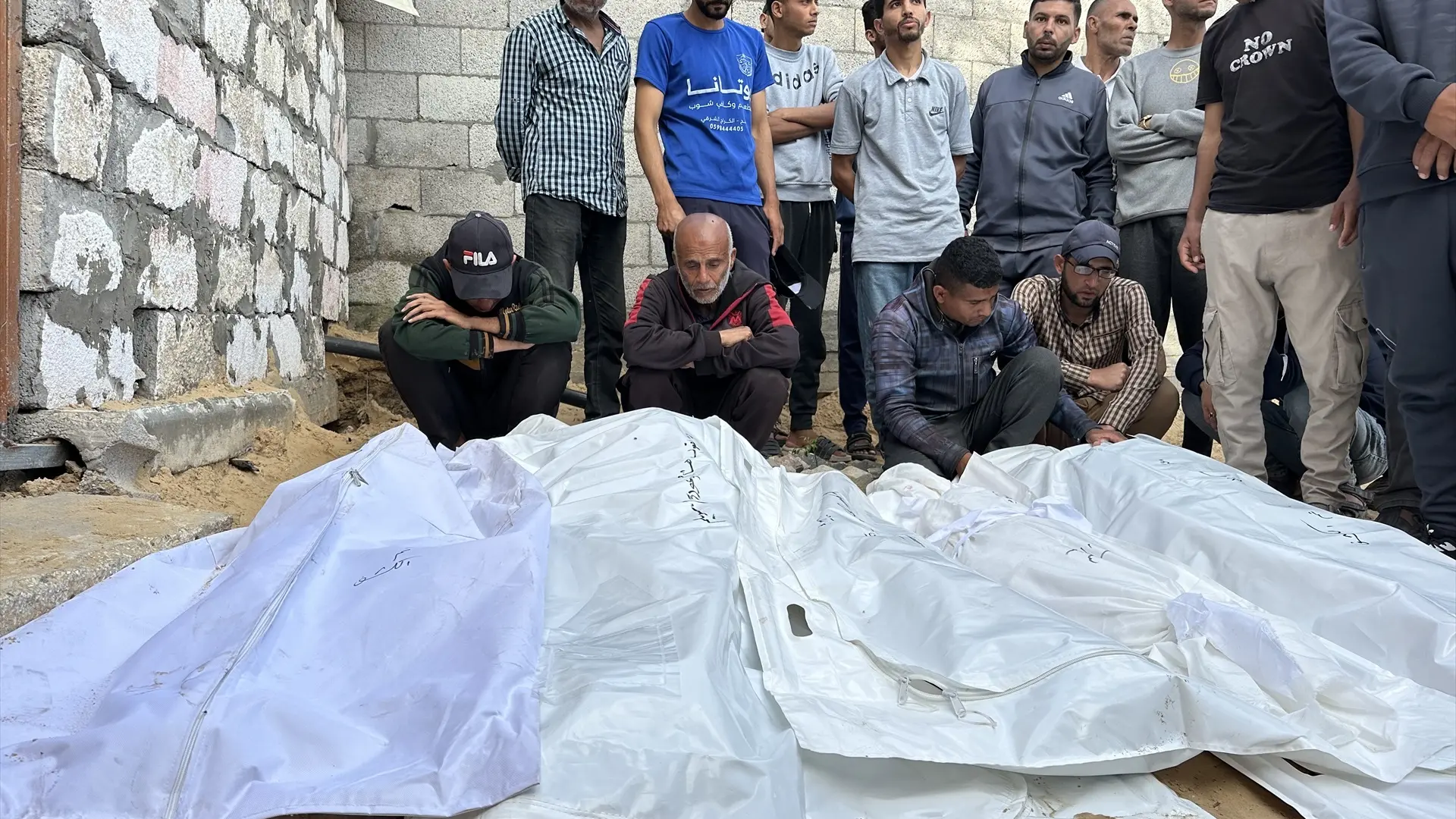 Una nueva ofensiva de Israel contra los líderes de Hamás deja al menos 115 muertos en la Franja de Gaza