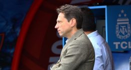 «¡Traidores!»: Moretti apareció en la cancha de San Lorenzo en pleno partido, pero los directivos lo echaron del palco oficial