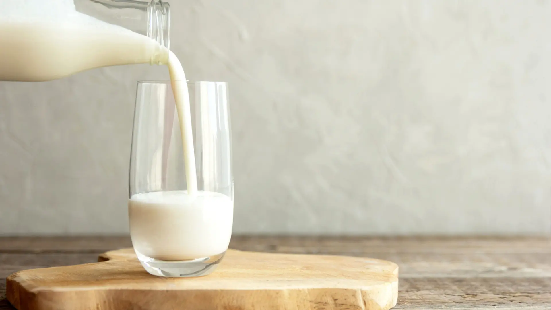 El aviso de un endocrino si tienes hipotiroidismo y tomas bebidas vegetales: "afecta a la absorción de medicamentos"