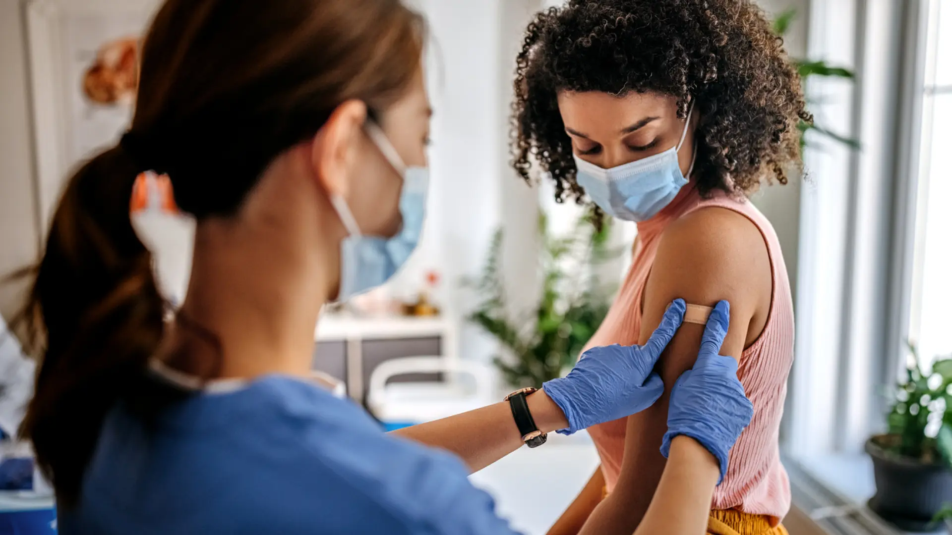 Un estudio confirma que la vacuna de la gripe puede modificar levemente el ciclo menstrual