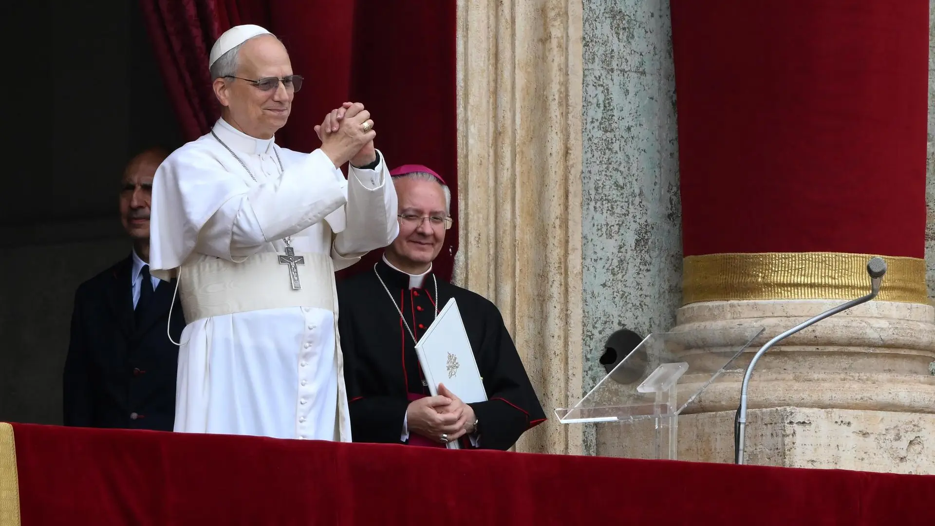 El primer domingo del papado de León XIV: misa en el Vaticano, oración ante miles de fieles y apertura del apartamento papal