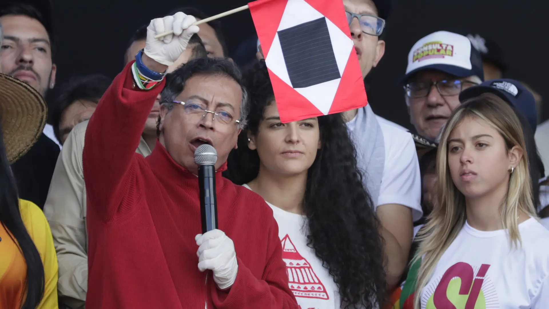 Gustavo Petro asegura que ha sido operado de un tumor facial que le impidió estar en el funeral del papa Francisco