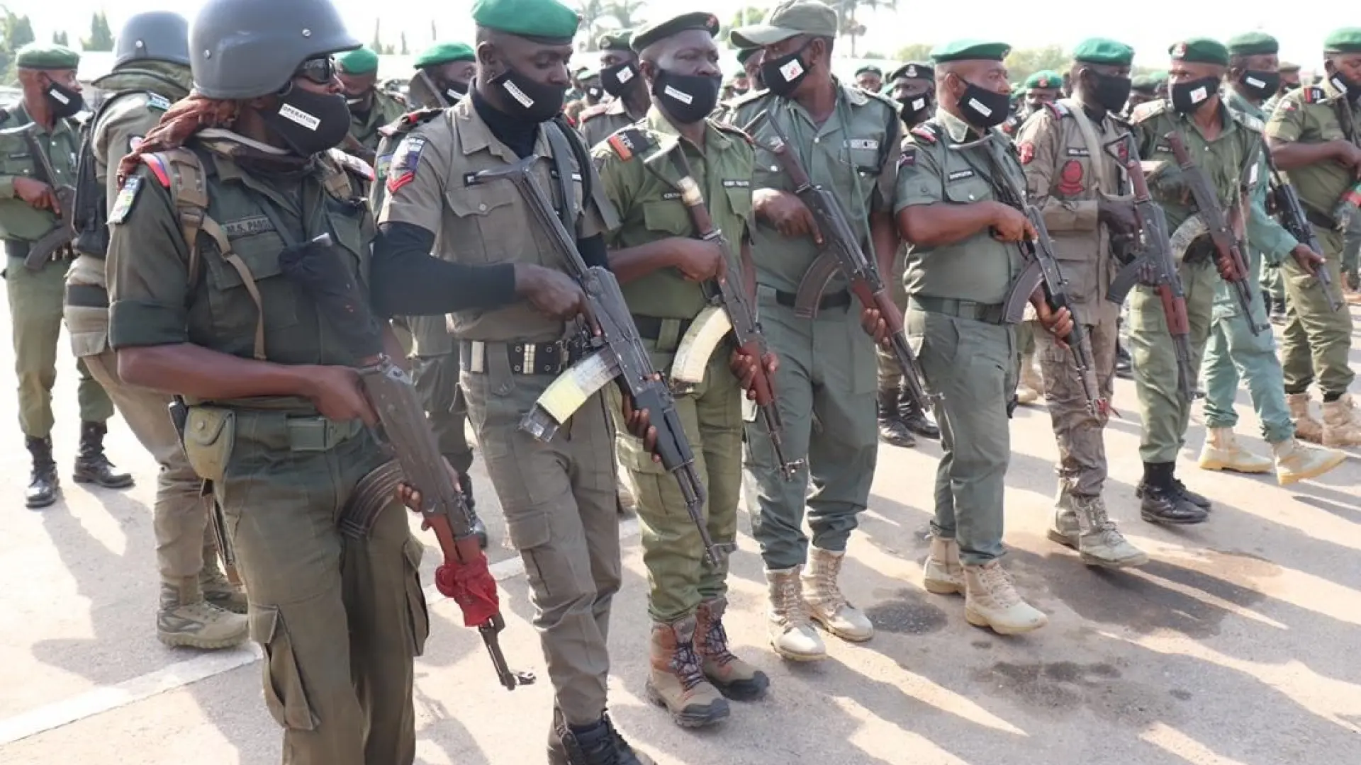 Condenado a 150 golpes de vara y la horca un hombre en Nigeria por incendiar una mezquita y matar a 23 personas