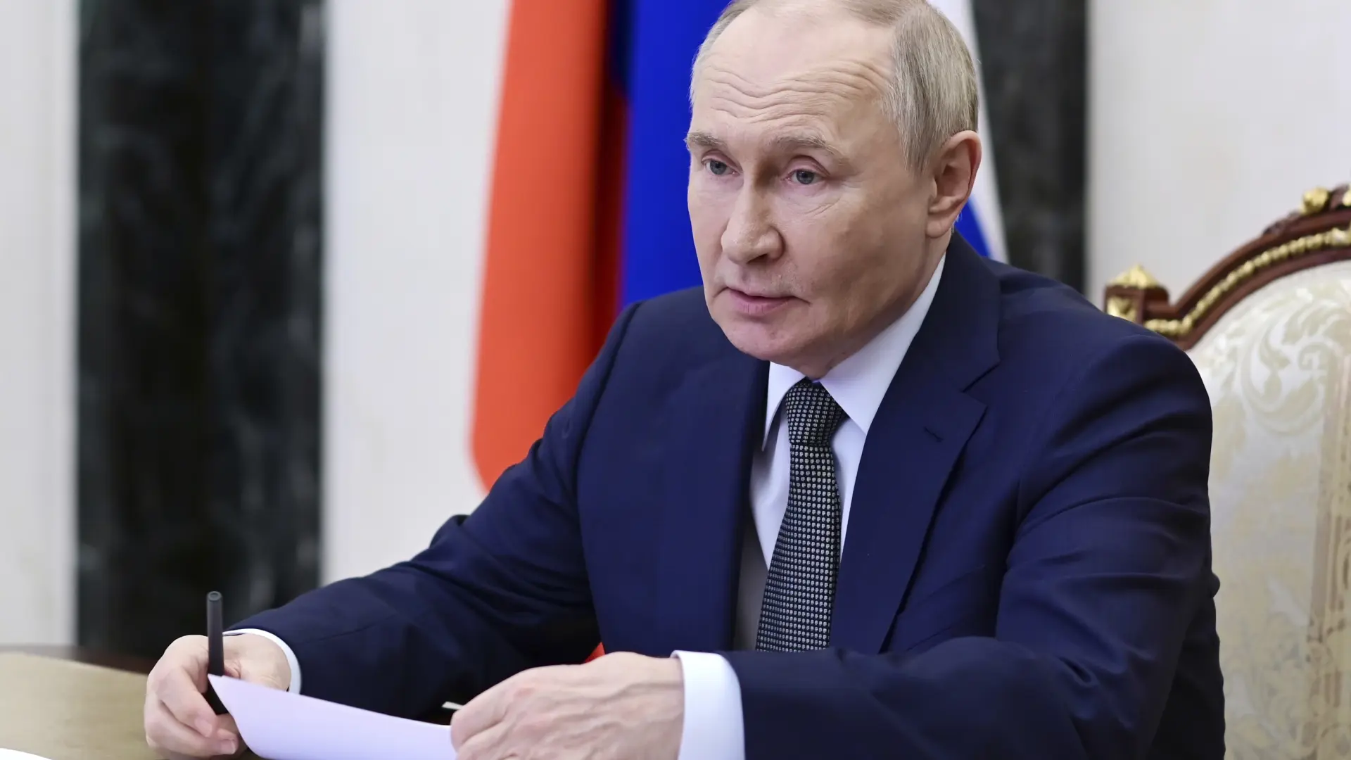 Rusia califica de "reacción emocional" las palabras de Trump llamando "loco" a Putin y defiende sus ataques aéreos contra Ucrania