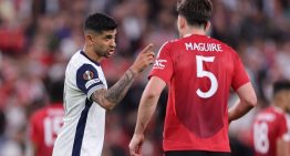 El Cuti Romero tuvo una noche caliente con Harry Maguire: se cruzaron feo todo el partido y el inglés le negó el saludo en la premiación