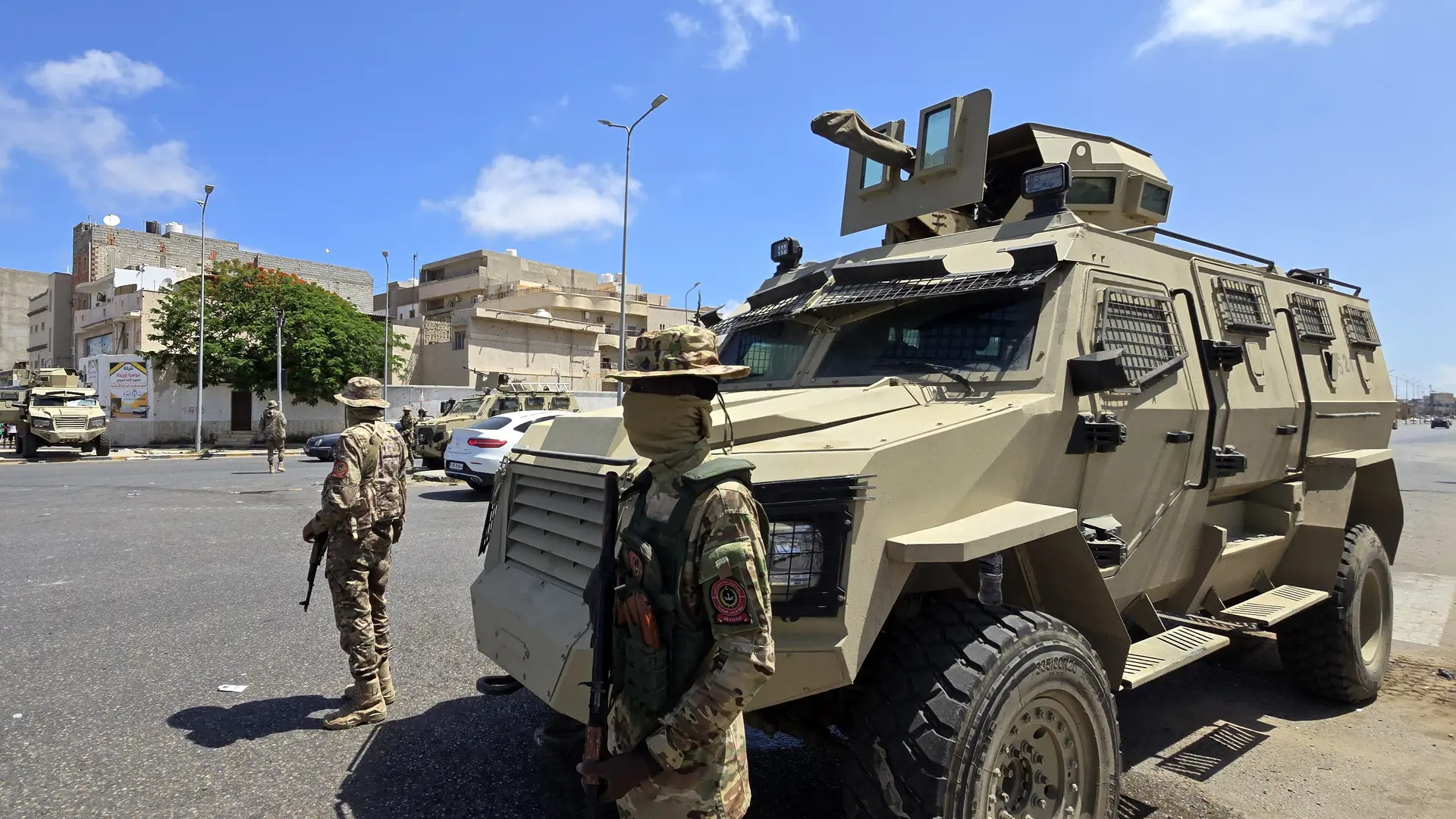 Exteriores está en contacto con 45 españoles en Trípoli a la espera de que la situación de los combates se calme