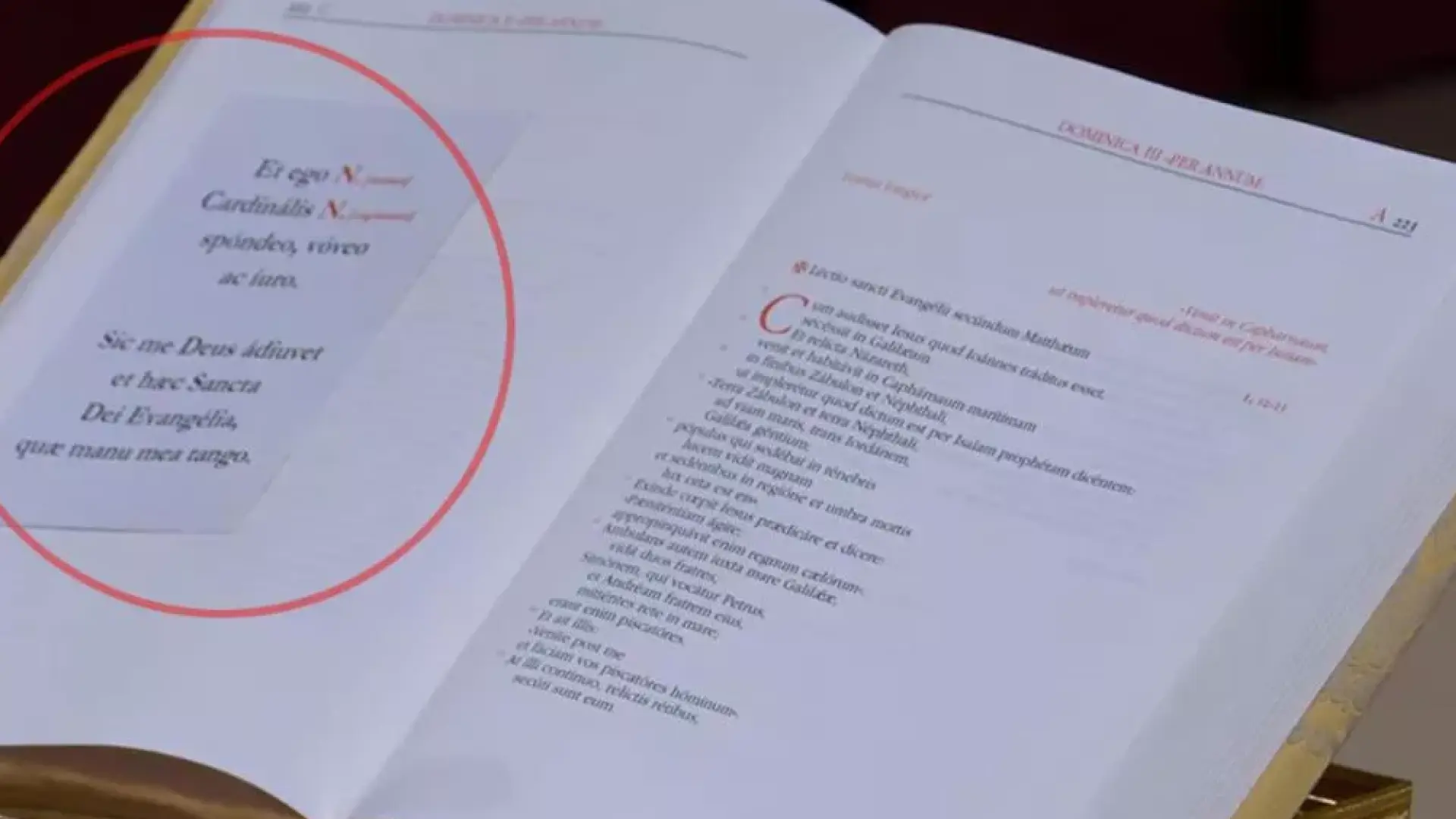Así es el juramento que cada cardenal debe pronunciar antes de encerrarse en el cónclave que elige al Papa: "El más absoluto secreto"