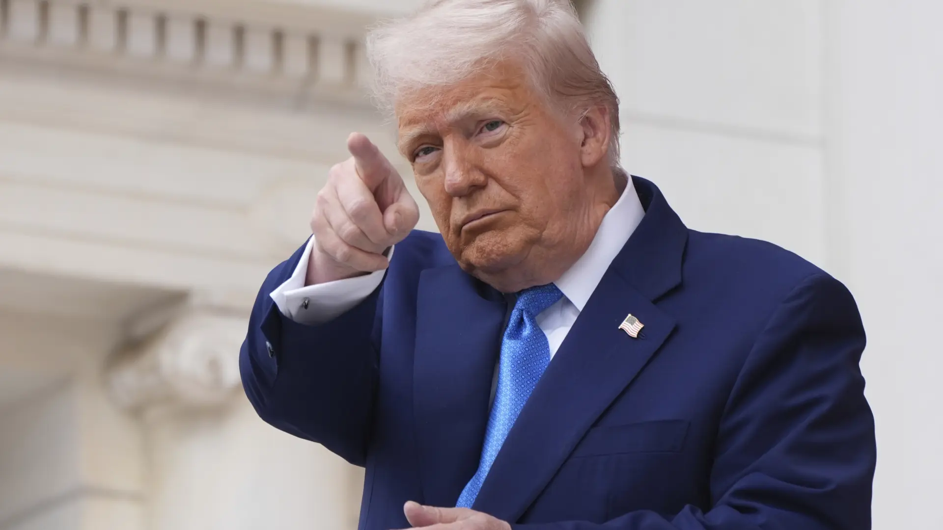Trump anuncia que subirá del 25 al 50% los aranceles al acero y aluminio desde el miércoles
