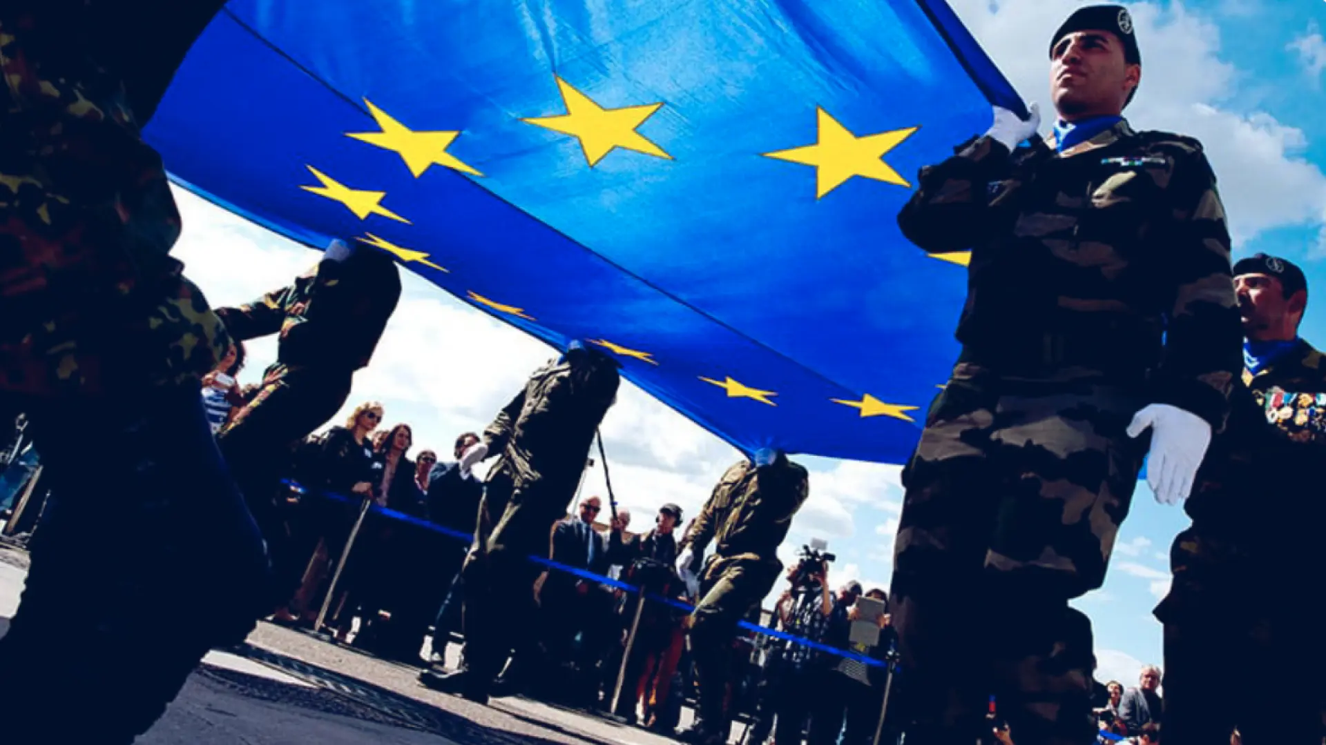 El 72% de los jóvenes españoles temen que haya una guerra en Europa y seis de cada diez piden crear un ejército común