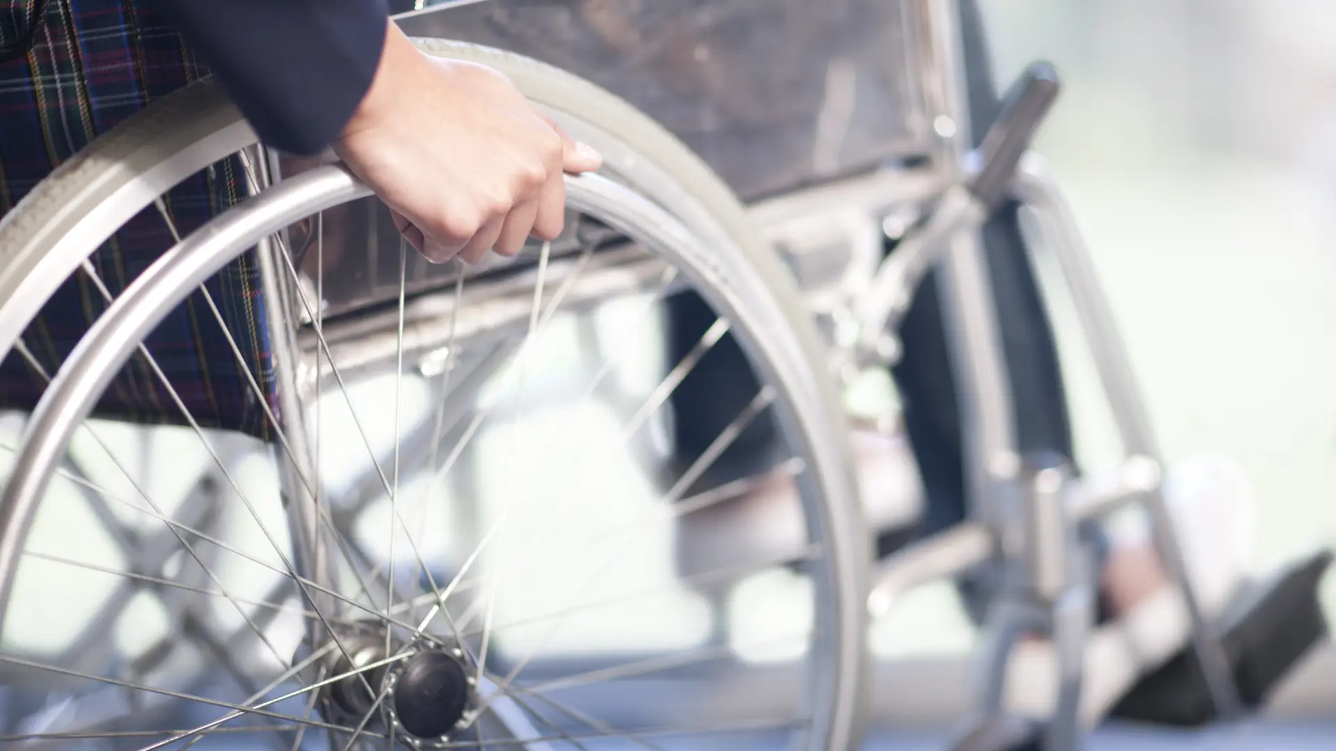 Avance histórico: un paciente parapléjico vuelve a andar gracias a la neuroestimulación de la médula