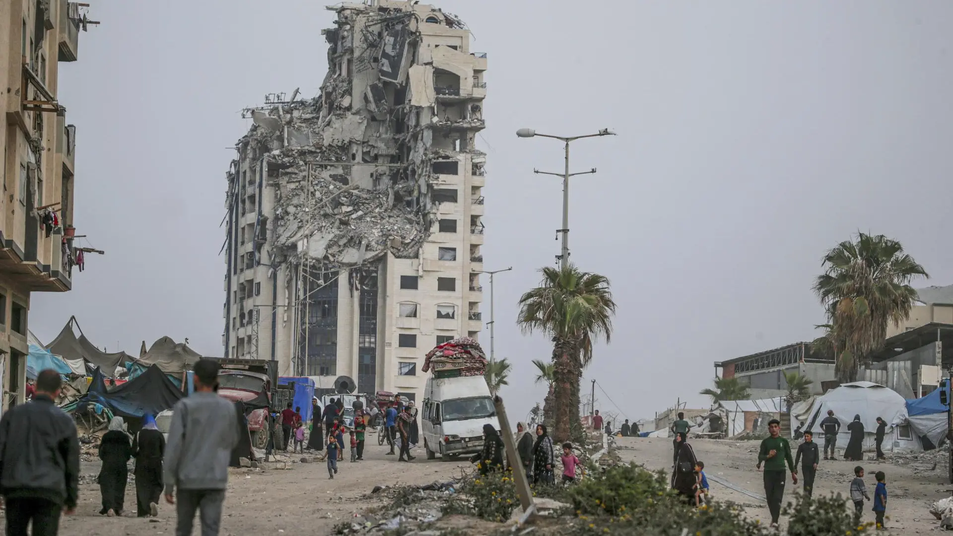 Israel lanza un centenar de ataques contra "objetivos terroristas" en Gaza que dejan más de 80 muertos en la Franja según Hamás