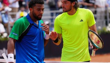 El picante cruce cara a cara en la red entre Fils y Tsitsipas en el Masters 1000 de Roma por un pelotazo al cuerpo