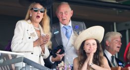 La invitada que ha triunfado en Ascot demostrando que un conjunto de pantalón y chaleco es tan elegante como un vestido de té