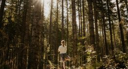 Ana Mendigutía, fisioterapeuta de la Universidad Nebrija:»Lo que te relaja no es caminar descalza en el bosque, sino el momento que te dedicas a ti misma»