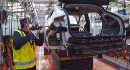 China concede licencias de tierras raras a proveedores de General Motors, Ford y Stellantis