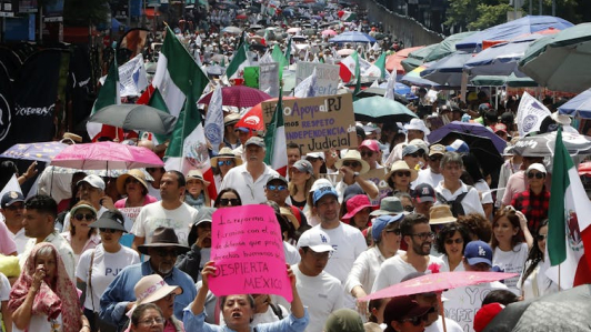 Trabajadores judiciales protestan contra la reforma promovida por el partido gobernante en la Ciudad de México el año pasado.