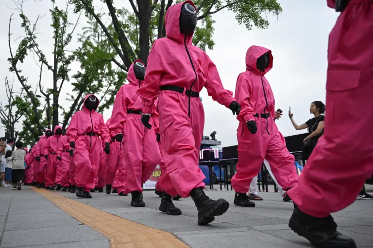 Los guardias rosados ​​de El Juego del Calamar.