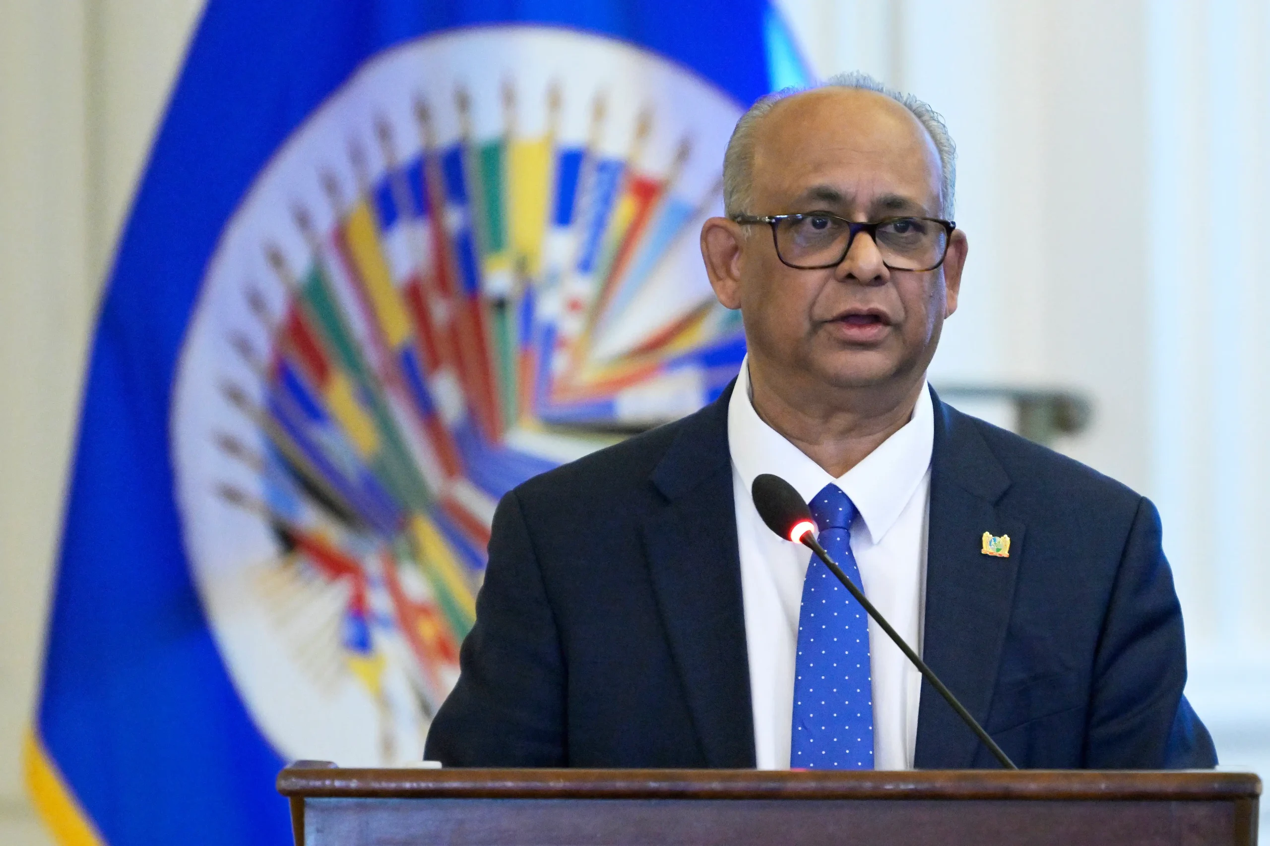 Nuevo secretario general de la OEA pide «diálogo» con Venezuela: «No voy a discutir si es una dictadura o no»