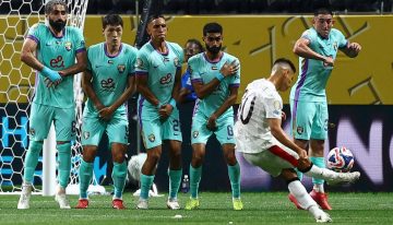 El Diablito Echeverri metió un golazo de tiro libre y pide a gritos quedarse en Manchester City