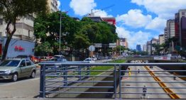 Autoridades chavistas cierran parcialmente dos importantes vías en Caracas