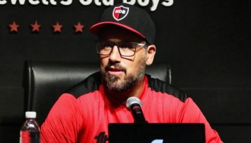 Cristian Fabbiani, DT de Newell's, se metió en la polémica por la foto de unos chicos con Malcorra: «Esto ya estaba muerto hace 60 días»