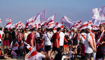 River tuvo su banderazo en Los Ángeles: en las playas de Santa Mónica, a la espera del choque clave contra Monterrey, se festejó fuerte el gol de Bayern Múnich