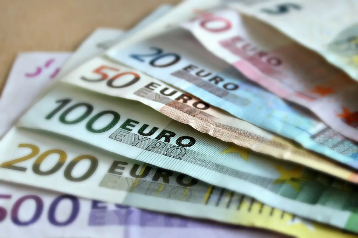 El euro bajó ante las tensiones en Oriente Medio