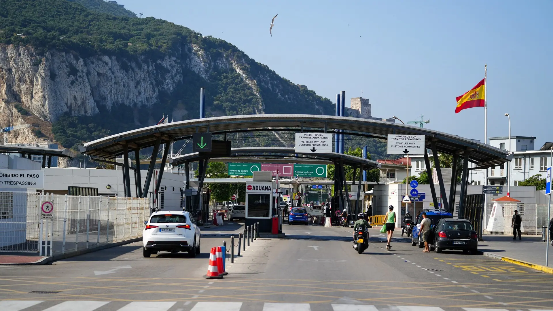 Así serán los controles duales en Gibraltar con policías españoles que indignan a varios británicos: "Es una entrega de poder"