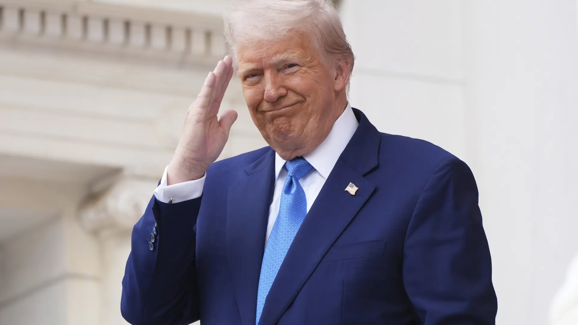 Trump cumple su amenaza de duplicar el arancel al acero y aluminio pero exime a Reino Unido