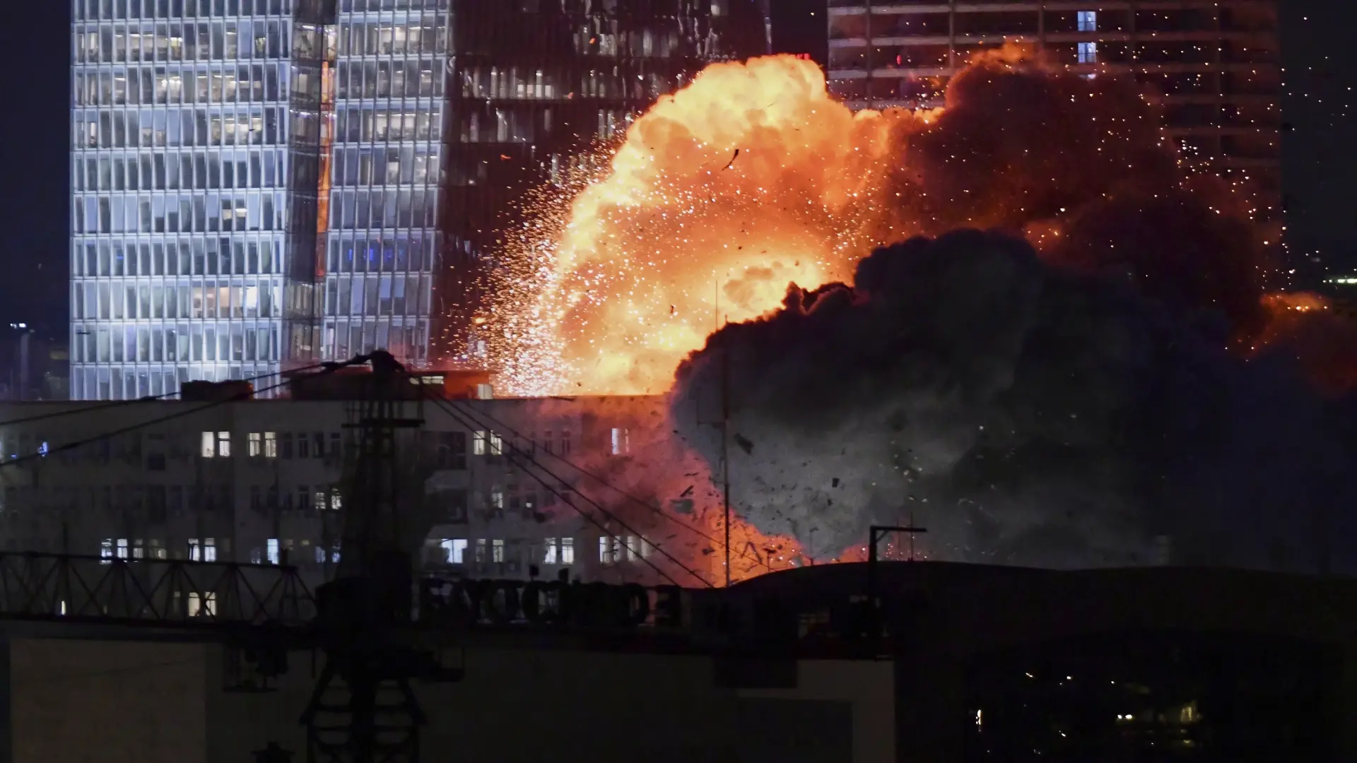 Ataque de Israel a Irán, en directo | Crece la tensión: la oleada de ataques de Irán en respuesta a Israel deja tres muertos y 80 heridos