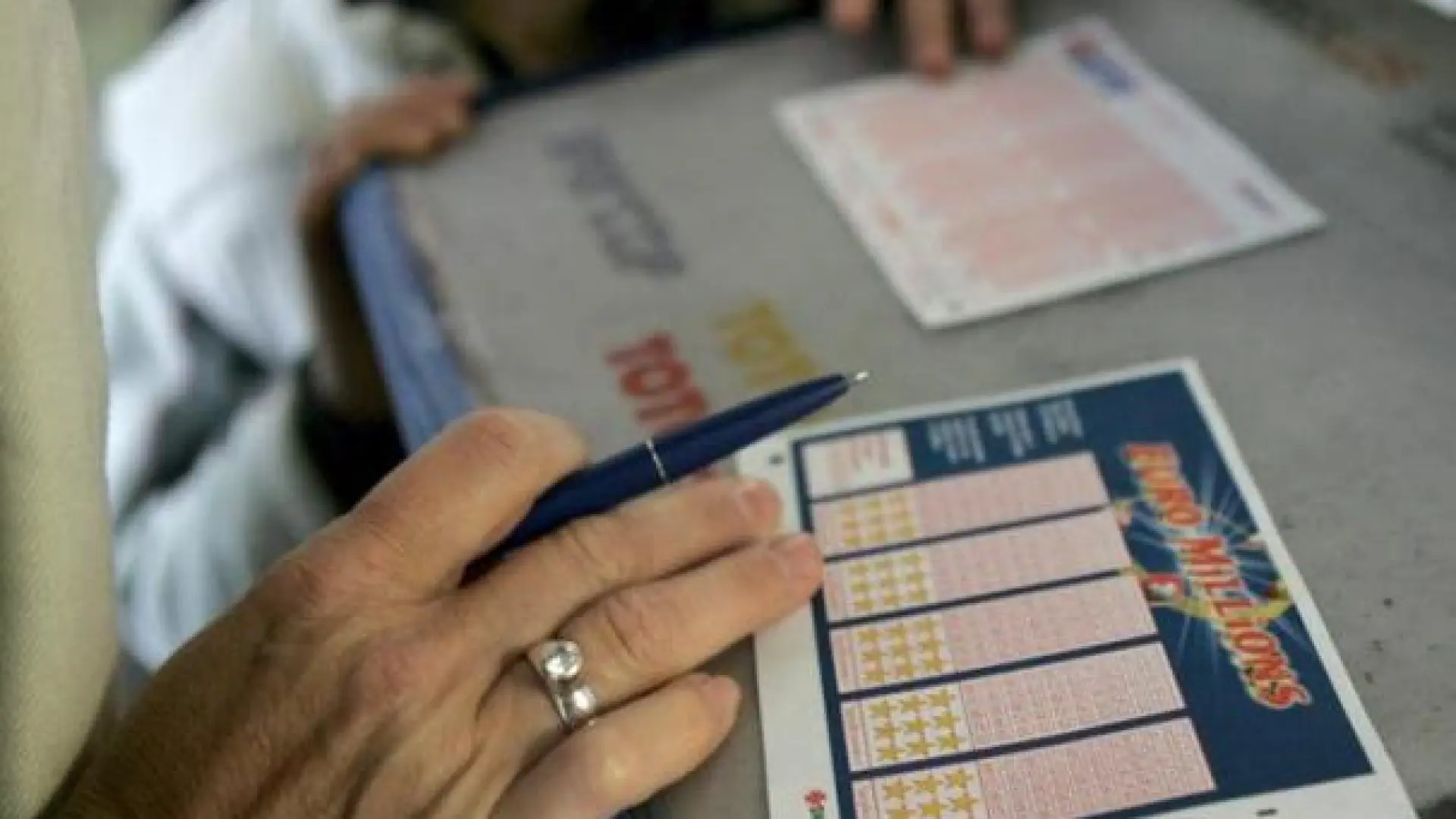 Los consejos de un experto en loterías ante el bote histórico de Euromillones: estos son los números que más salen