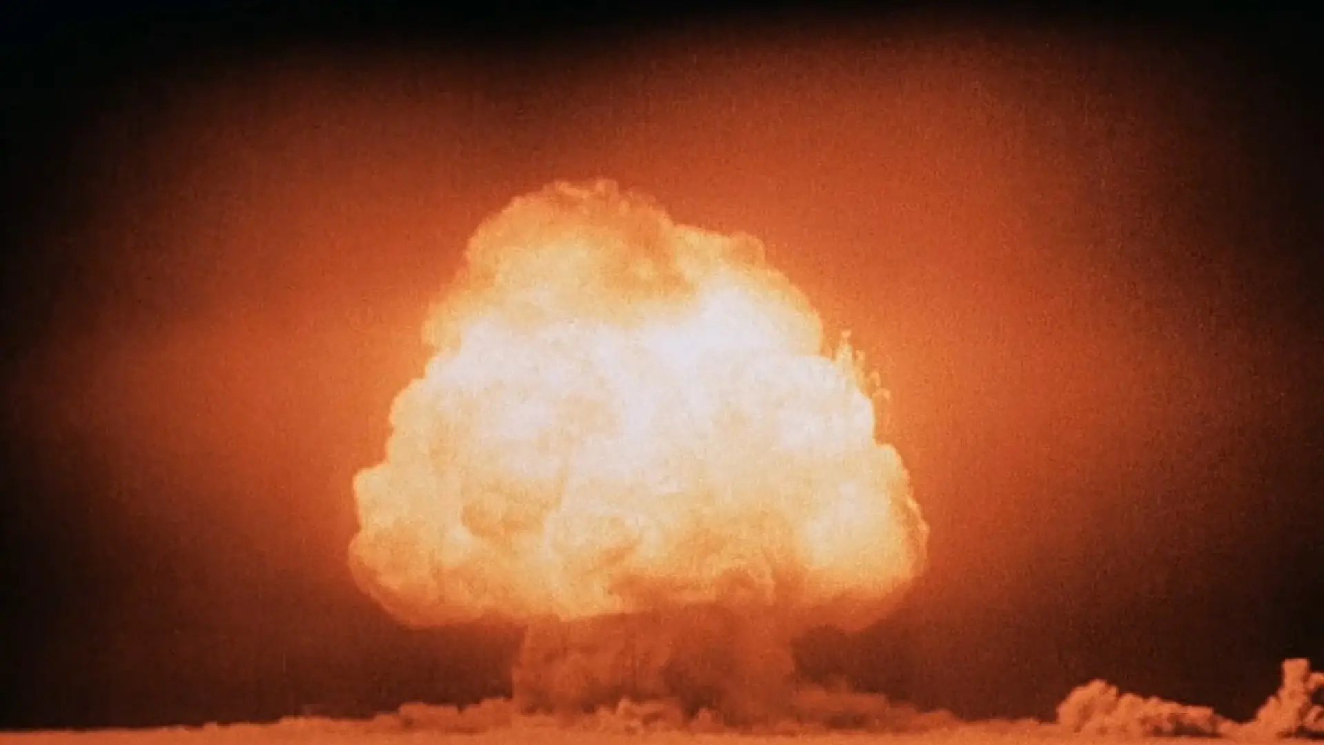 Esto es lo que debes hacer para sobrevivir en los primeros 10 minutos después de un ataque nuclear, según los expertos